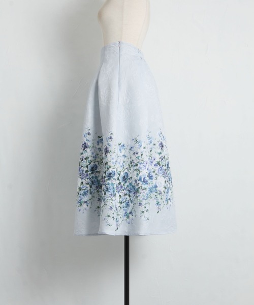tocco closet(トッコ クローゼット)の「フラワープリント×ローズジャガードタックフレアスカート(スカート・レディース・ピンク/ブルー・M)」の14枚目の写真