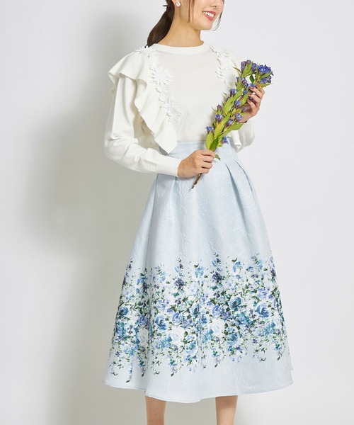 tocco closet(トッコ クローゼット)の「フラワープリント×ローズジャガードタックフレアスカート(スカート・レディース・ピンク/ブルー・M)」の4枚目の写真