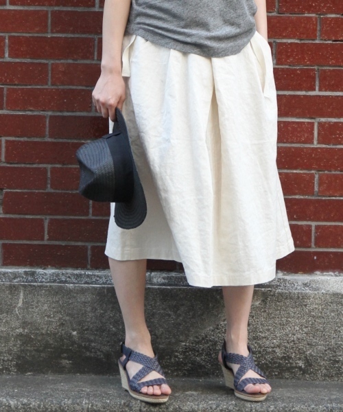 coen(コーエン)の「撥水加工DIAMAGICミディ丈フレアスカート(スカート・レディース・ナチュラル/ネイビー・FREE)」の1枚目の写真