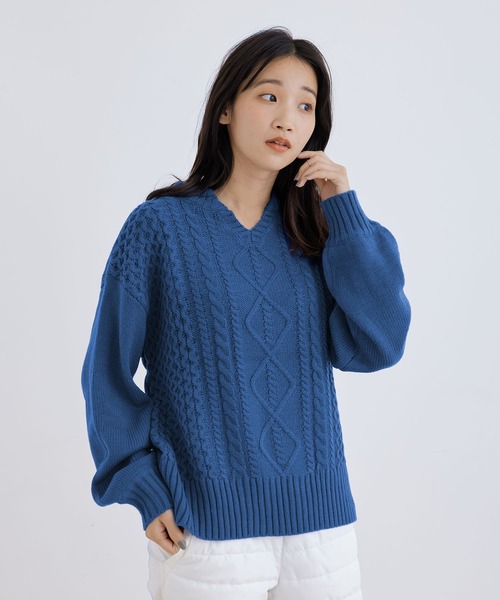 Jayro(ジャイロ)の「キーネックケーブルプルオーバー(ニット/セーター・レディース・ブラック/パープル/グリーン/ブルー・M)」の4枚目の写真
