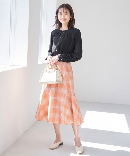 ROPE' PICNIC(ロペピクニック)の「白からの解放!多機能ブラウス/金釦タックブラウス(シャツ/ブラウス・レディース・ホワイト/ネイビー/サックスブルー・38)」の4枚目の写真