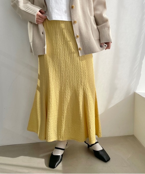 LOWRYS FARM(ローリーズファーム)の「フクレジャガードカットフレアスカート 185889(スカート・レディース・ブラック/アイボリー/グリーン/イエロー・FREE)」の4枚目の写真