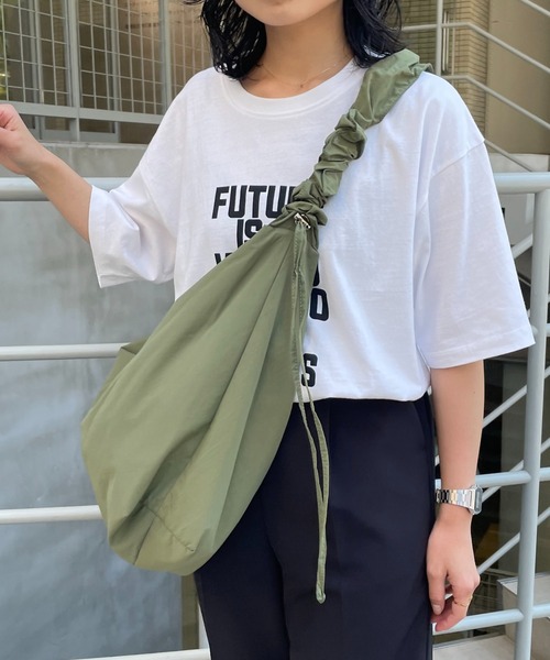 COLONY 2139（コロニートゥーワンスリーナイン）の「ギャザーショルダー2WAYバッグ（ショルダーバッグ・レディース・ブラック/カーキ/イエロー/アイボリー/ブルー/ミント/オレンジ/ネイビー/レッド/グリーン/グレー/ホワイト系その他/ブラック系その他/シルバー・FREE）」の6枚目の写真