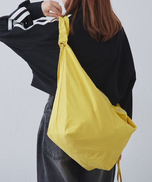 COLONY 2139（コロニートゥーワンスリーナイン）の「ギャザーショルダー2WAYバッグ（ショルダーバッグ・レディース・ブラック/カーキ/イエロー/アイボリー/ブルー/ミント/オレンジ/ネイビー/レッド/グリーン/グレー/ホワイト系その他/ブラック系その他/シルバー・FREE）」の11枚目の写真