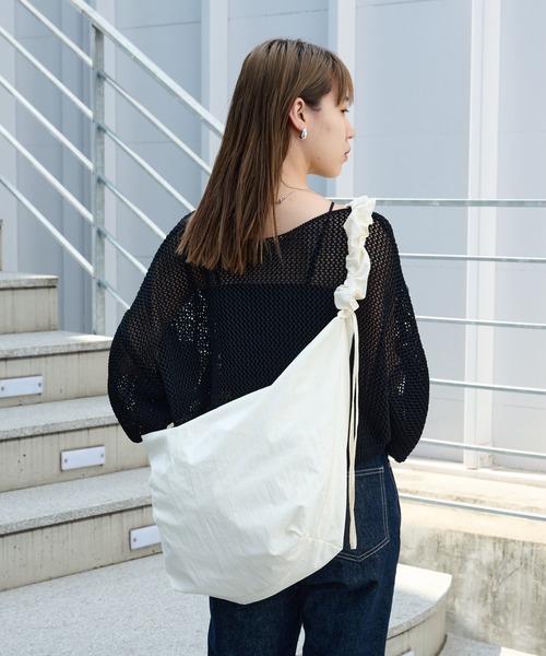 COLONY 2139（コロニートゥーワンスリーナイン）の「ギャザーショルダー2WAYバッグ（ショルダーバッグ・レディース・ブラック/カーキ/イエロー/アイボリー/ブルー/ミント/オレンジ/ネイビー/レッド/グリーン/グレー/ホワイト系その他/ブラック系その他/シルバー・FREE）」の21枚目の写真