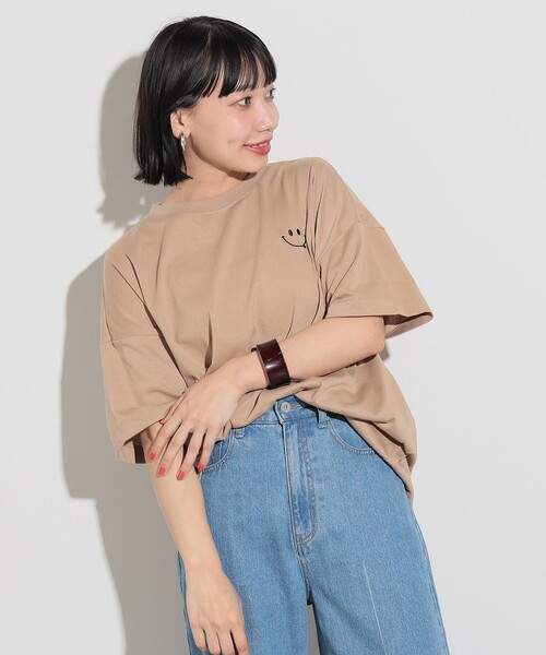 BEAMS HEART(ビームスハート)の「BEAMS HEART / スマイル刺繍 Tシャツ(Tシャツ/カットソー・レディース・ライトオリーブ/ベージュ/ブラック/オフホワイト・FREE)」の22枚目の写真