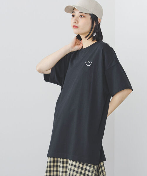 BEAMS HEART(ビームスハート)の「BEAMS HEART / スマイル刺繍 Tシャツ(Tシャツ/カットソー・レディース・ライトオリーブ/ベージュ/ブラック/オフホワイト・FREE)」の5枚目の写真