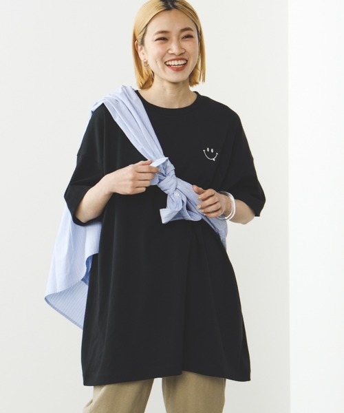 BEAMS HEART(ビームスハート)の「BEAMS HEART / スマイル刺繍 Tシャツ(Tシャツ/カットソー・レディース・ライトオリーブ/ベージュ/ブラック/オフホワイト・FREE)」の6枚目の写真