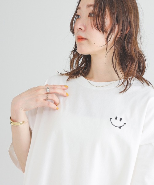 BEAMS HEART(ビームスハート)の「BEAMS HEART / スマイル刺繍 Tシャツ(Tシャツ/カットソー・レディース・ライトオリーブ/ベージュ/ブラック/オフホワイト・FREE)」の10枚目の写真