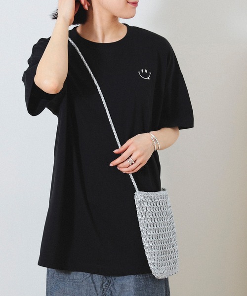 BEAMS HEART(ビームスハート)の「BEAMS HEART / スマイル刺繍 Tシャツ(Tシャツ/カットソー・レディース・ライトオリーブ/ベージュ/ブラック/オフホワイト・FREE)」の11枚目の写真