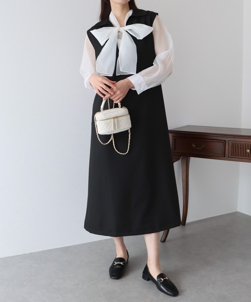 BLUEEAST(ブルーイースト)の「深Vネックジャンスカ(ジャンパースカート・レディース・ブラック/アイボリー/グレイッシュベージュ・MEDIUM)」の7枚目の写真