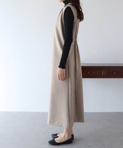 BLUEEAST(ブルーイースト)の「深Vネックジャンスカ(ジャンパースカート・レディース・ブラック/アイボリー/グレイッシュベージュ・MEDIUM)」の15枚目の写真