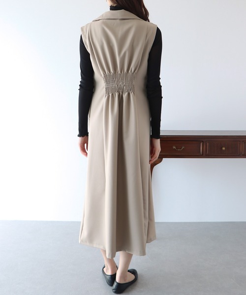 BLUEEAST(ブルーイースト)の「深Vネックジャンスカ(ジャンパースカート・レディース・ブラック/アイボリー/グレイッシュベージュ・MEDIUM)」の16枚目の写真