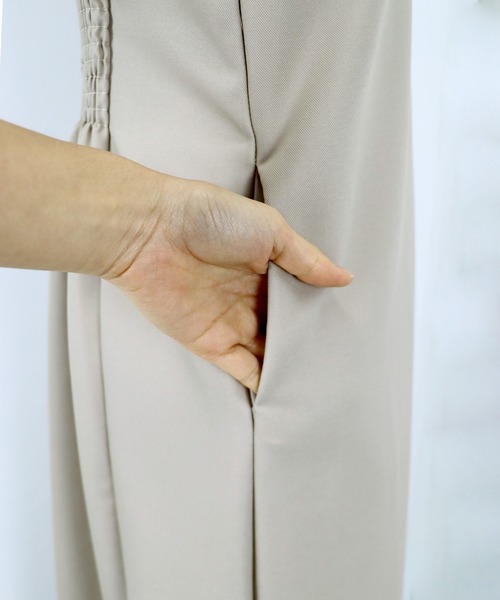 BLUEEAST(ブルーイースト)の「深Vネックジャンスカ(ジャンパースカート・レディース・ブラック/アイボリー/グレイッシュベージュ・MEDIUM)」の19枚目の写真