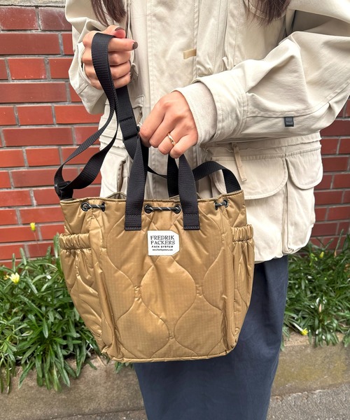 FREDRIK PACKERS(フレドリックパッカーズ)の「【FREDRIK PACKERS】70D BLOOM SHOULDER QUILTING(ショルダーバッグ・レディース・ベージュ/ブラック/オリーブ・FREE)」の6枚目の写真