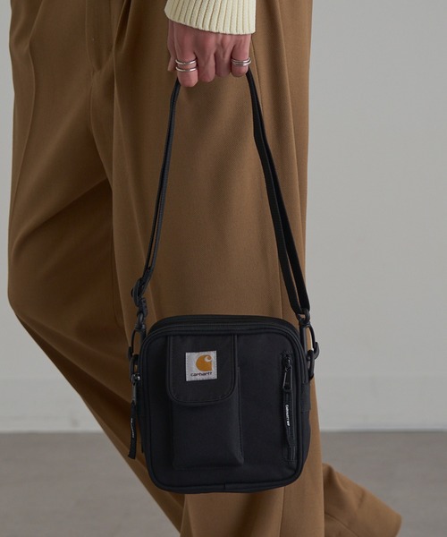 Carhartt WIP（カーハートダブリューアイピー）の「【CARHARTT WIP】コンパクトサコッシュ ESSENTIALS BAG SMALL（ショルダーバッグ・メンズ・マルチ/ブラウン/ダークグレー/ブラック/カーキ・FREE）」の8枚目の写真