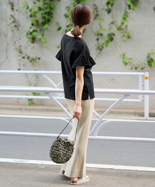 SLOBE IENA(スローブイエナ)の「《追加》20/-天竺フリルプルオーバー(Tシャツ/カットソー・レディース・ブラック/ホワイト/ベージュ系その他・FREE)」の4枚目の写真