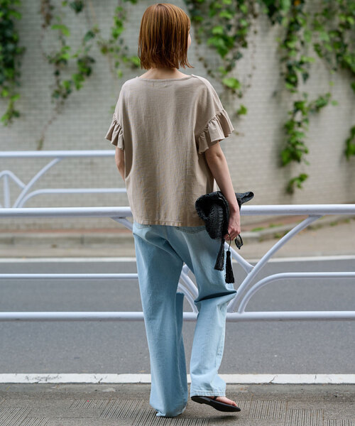 SLOBE IENA(スローブイエナ)の「《追加》20/-天竺フリルプルオーバー(Tシャツ/カットソー・レディース・ブラック/ホワイト/ベージュ系その他・FREE)」の11枚目の写真