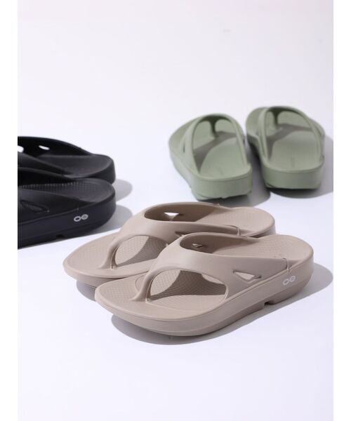 OOFOS（ウーフォス）の「OOFOS Ooriginal（サンダル・レディース・ブラック/ベージュ/カーキ・24/22/23）」の3枚目の写真
