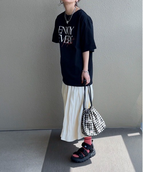 feepur by saya(フェピュールバイサヤ)の「配色ニュアンスロゴTee(Tシャツ/カットソー・レディース・ブルー/オフホワイト/ブラック/ピンク・MEDIUM)」の15枚目の写真