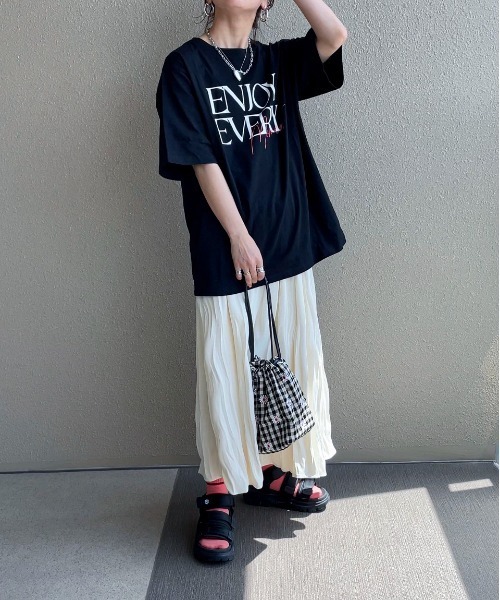 feepur by saya(フェピュールバイサヤ)の「配色ニュアンスロゴTee(Tシャツ/カットソー・レディース・ブルー/オフホワイト/ブラック/ピンク・MEDIUM)」の16枚目の写真