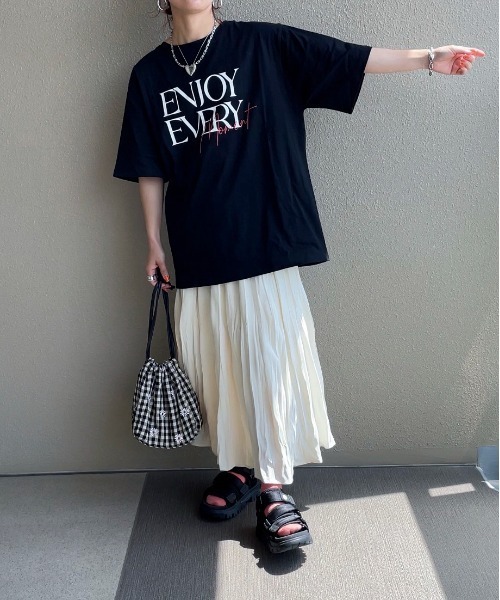 feepur by saya(フェピュールバイサヤ)の「配色ニュアンスロゴTee(Tシャツ/カットソー・レディース・ブルー/オフホワイト/ブラック/ピンク・MEDIUM)」の13枚目の写真