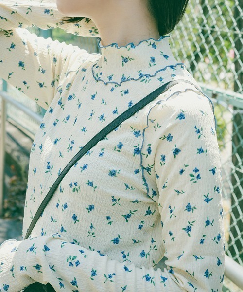 kutir（クティール）の「【クティールとレトロ】フラワーハイネックトップス（Tシャツ/カットソー・レディース・オレンジ/ブルー・FREE）」の9枚目の写真