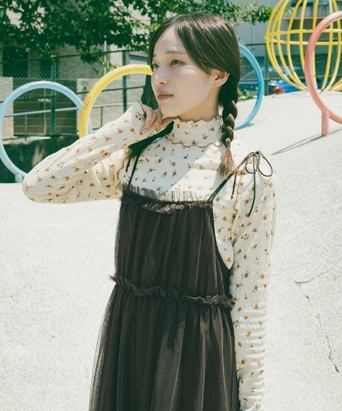 kutir（クティール）の「【クティールとレトロ】フラワーハイネックトップス（Tシャツ/カットソー・レディース・オレンジ/ブルー・FREE）」の18枚目の写真