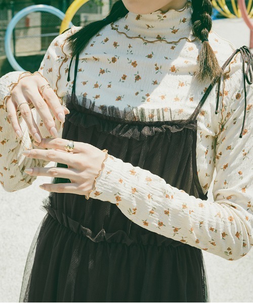 kutir（クティール）の「【クティールとレトロ】フラワーハイネックトップス（Tシャツ/カットソー・レディース・オレンジ/ブルー・FREE）」の19枚目の写真