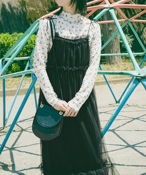 kutir（クティール）の「【クティールとレトロ】フラワーハイネックトップス（Tシャツ/カットソー・レディース・オレンジ/ブルー・FREE）」の12枚目の写真