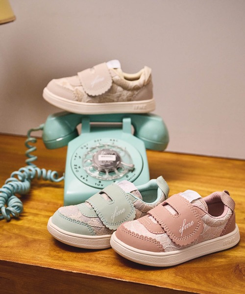 IFME（イフミー）の「KIDS｜ifme CALIN ラメレーススニーカー（スニーカー・キッズ・ベージュ/ピンク/グリーン・18.0cm/17.0cm/15.5cm/16.0cm/20.5cm/17.5cm/19.5cm/19.0cm/15.0cm/16.5cm/20.0cm/21.0cm/18.5cm）」の5枚目の写真