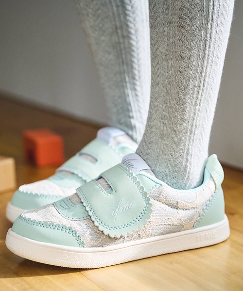IFME（イフミー）の「KIDS｜ifme CALIN ラメレーススニーカー（スニーカー・キッズ・ベージュ/ピンク/グリーン・18.0cm/17.0cm/15.5cm/16.0cm/20.5cm/17.5cm/19.5cm/19.0cm/15.0cm/16.5cm/20.0cm/21.0cm/18.5cm）」の6枚目の写真