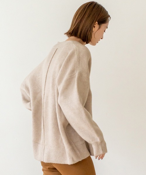 VitaFelice（ヴィータフェリーチェ）の「ディープVネックニットプルオーバー（ニット/セーター・レディース・オートミール/ベージュ/チャコール/ミント/ピンク/ベージュ系・FREE）」の21枚目の写真