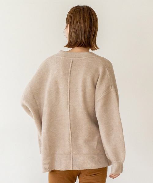 VitaFelice（ヴィータフェリーチェ）の「ディープVネックニットプルオーバー（ニット/セーター・レディース・オートミール/ベージュ/チャコール/ミント/ピンク/ベージュ系・FREE）」の14枚目の写真