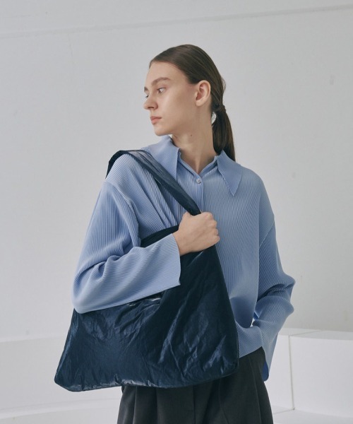 ACOC(アコック)の「PADDED LARGE SHOPPER BAG(ショルダーバッグ・レディース・ネイビー/ホワイト・FREE)」の11枚目の写真