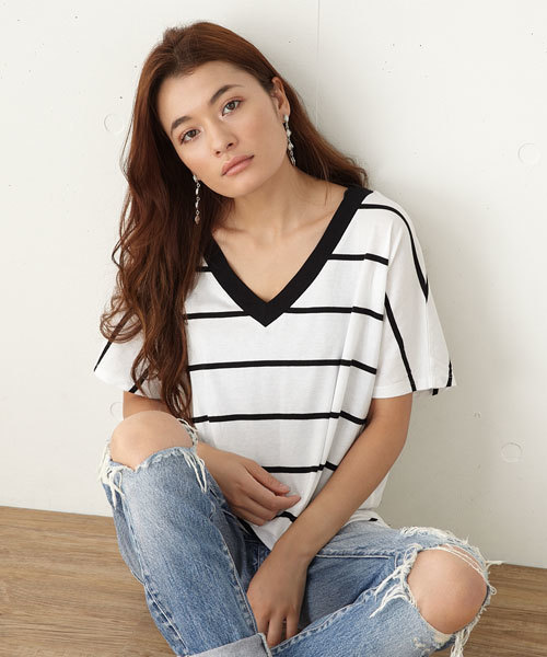 MOUSSY(マウジー)の「ERI LOOSE V/N TOPS J Ⅲ(Tシャツ/カットソー・レディース・ホワイト系その他/カーキ系/ホワイト/ブラウン/レッド/ブラック・FREE)」の3枚目の写真