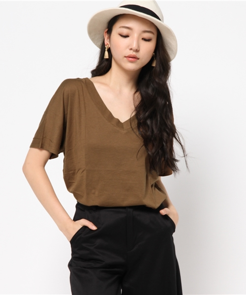 MOUSSY(マウジー)の「ERI LOOSE V/N TOPS J Ⅲ(Tシャツ/カットソー・レディース・ホワイト系その他/カーキ系/ホワイト/ブラウン/レッド/ブラック・FREE)」の5枚目の写真