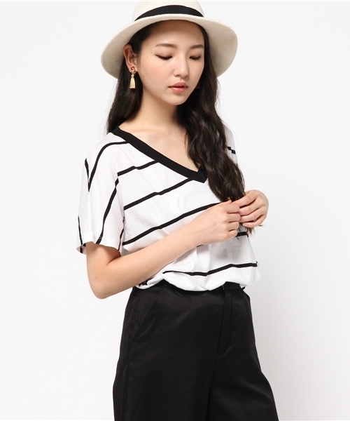 MOUSSY(マウジー)の「ERI LOOSE V/N TOPS J Ⅲ(Tシャツ/カットソー・レディース・ホワイト系その他/カーキ系/ホワイト/ブラウン/レッド/ブラック・FREE)」の15枚目の写真