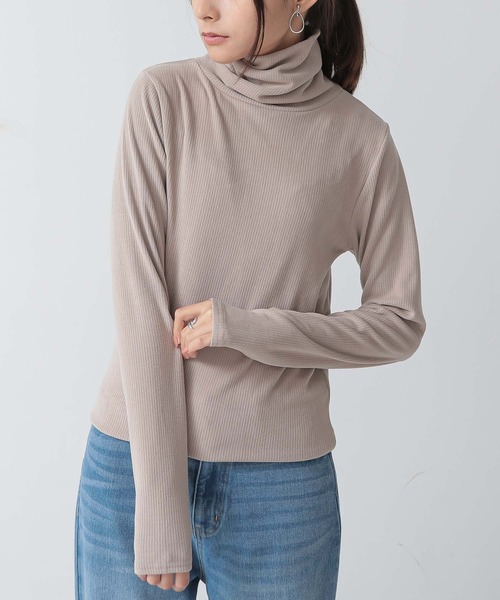 and it_（アンドイット）の「起毛リブタートル長袖Tシャツ（Tシャツ/カットソー・レディース・グリーン/ブラック/グレイッシュベージュ/アイボリー/ブルー・M）」の3枚目の写真