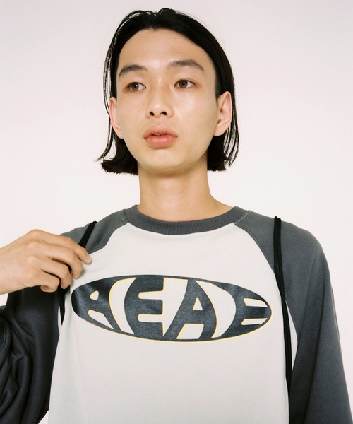 aeae（エーイーエーイー）の「Vintage Logo Raglan Sweatshirts（スウェット・レディース・チャコールグレー/ネイビー/ベージュ・FREE）」の2枚目の写真