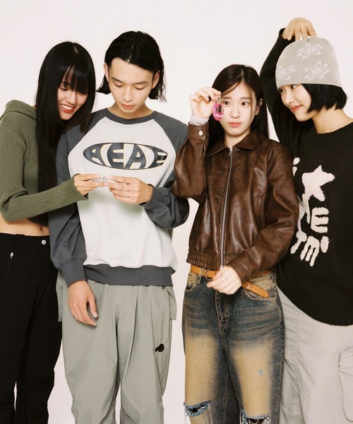 aeae（エーイーエーイー）の「Vintage Logo Raglan Sweatshirts（スウェット・レディース・チャコールグレー/ネイビー/ベージュ・FREE）」の8枚目の写真