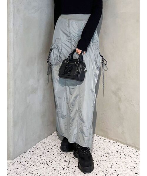 EMODA（エモダ）の「スウィッチングナイロンマキシスカート（スカート・レディース・ブラック/カーキ/グレー・SMALL/MEDIUM）」の2枚目の写真