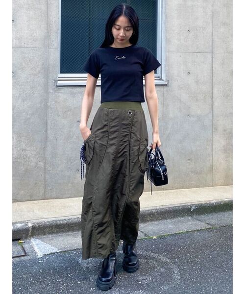 EMODA（エモダ）の「スウィッチングナイロンマキシスカート（スカート・レディース・ブラック/カーキ/グレー・SMALL/MEDIUM）」の6枚目の写真