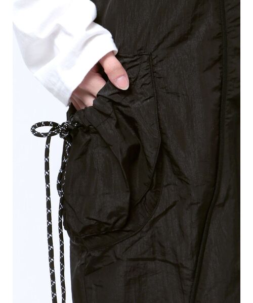 EMODA（エモダ）の「スウィッチングナイロンマキシスカート（スカート・レディース・ブラック/カーキ/グレー・SMALL/MEDIUM）」の21枚目の写真