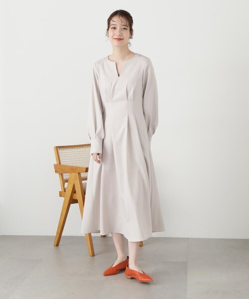 N.(N. Natural Beauty Basic)(エヌエヌナチュラルビューティーベーシック)の「◆【WEB限定】ウエストタックキーネックワンピース(ワンピース・レディース・ブラック系その他/オフホワイト/ベージュ/グリーン・SMALL/MEDIUM)」の10枚目の写真