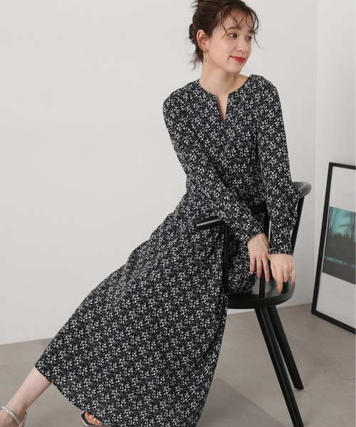 N.(N. Natural Beauty Basic)(エヌエヌナチュラルビューティーベーシック)の「◆【WEB限定】ウエストタックキーネックワンピース(ワンピース・レディース・ブラック系その他/オフホワイト/ベージュ/グリーン・SMALL/MEDIUM)」の3枚目の写真