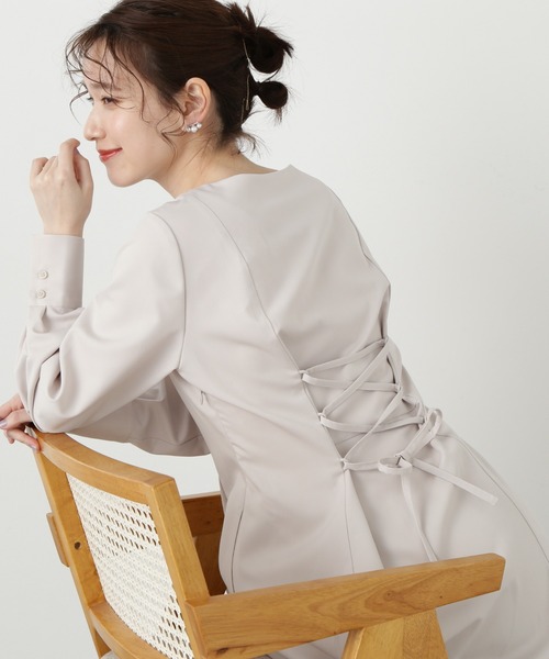 N.(N. Natural Beauty Basic)(エヌエヌナチュラルビューティーベーシック)の「◆【WEB限定】ウエストタックキーネックワンピース(ワンピース・レディース・ブラック系その他/オフホワイト/ベージュ/グリーン・SMALL/MEDIUM)」の2枚目の写真