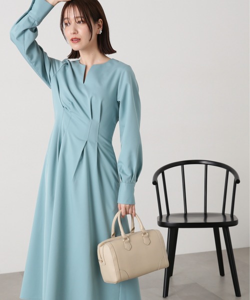 N.(N. Natural Beauty Basic)(エヌエヌナチュラルビューティーベーシック)の「◆【WEB限定】ウエストタックキーネックワンピース(ワンピース・レディース・ブラック系その他/オフホワイト/ベージュ/グリーン・SMALL/MEDIUM)」の1枚目の写真