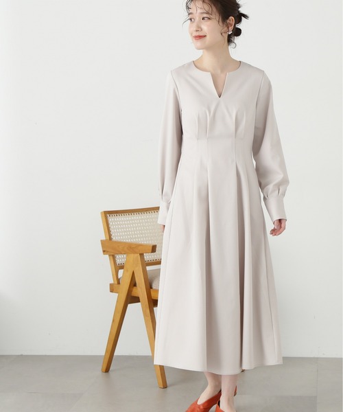 N.(N. Natural Beauty Basic)(エヌエヌナチュラルビューティーベーシック)の「◆【WEB限定】ウエストタックキーネックワンピース(ワンピース・レディース・ブラック系その他/オフホワイト/ベージュ/グリーン・SMALL/MEDIUM)」の5枚目の写真