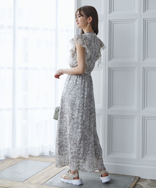 slattgir(スラットジール)の「高身長 サテン楊柳単色花柄ショルダーフリルワンピース(トールサイズ)fifiean(ワンピース・レディース・ベージュ/ライトグレー・LL/3L/L/M/5L/4L)」の9枚目の写真